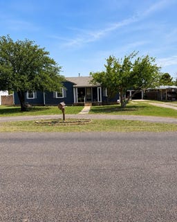 /international/us/606-e-22nd-st-crane-tx-110108154039/