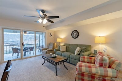 /international/us/40-lighthouse-landing-lake-ozark-mo-110104880968/