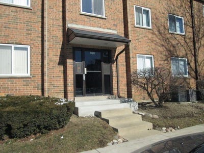 /international/us/920-casey-court-schaumburg-il-110107987371/