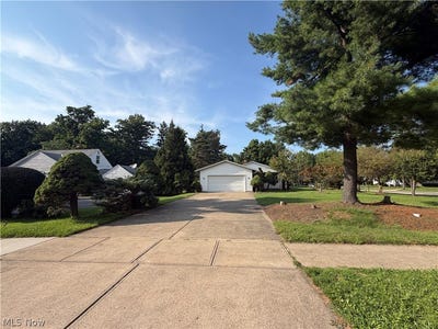 /international/us/1088-lander-road-highland-heights-oh-110119621216/
