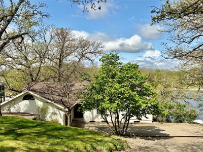 /international/us/4883-panorama-drive-panora-ia-110105043858/
