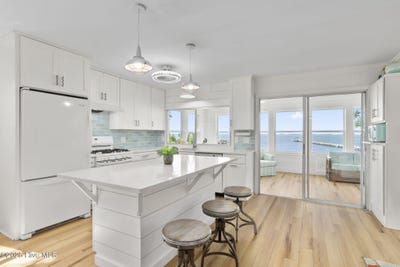 /international/us/1843-highway-24-newport-nc-110100379386/