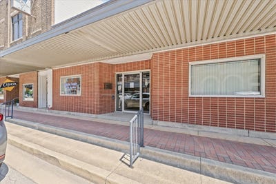 /international/us/105-n-main-street-tuscola-il-110101191808/