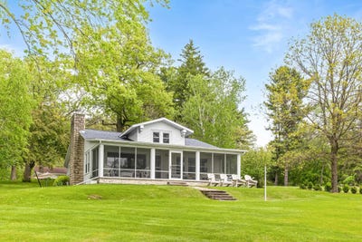 /international/us/607c-illinois-avenue-green-lake-wi-110105285468/