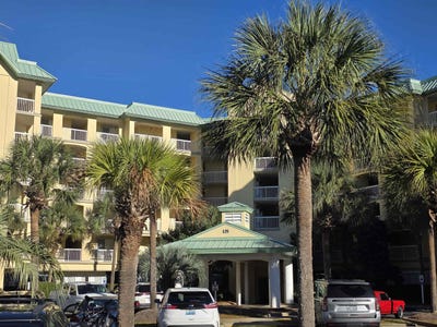 /international/us/135-s-dunes-dr-pawleys-island-sc-110120517221/