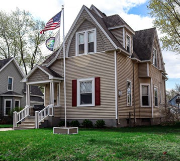 /international/us/2126-market-st-la-crosse-wi-110108491329/