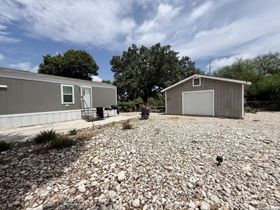/international/us/136-bliss-cir-brackettville-tx-110108423772/