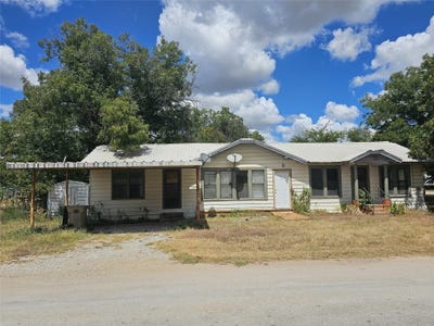 /international/us/216-e-pecan-street-bangs-tx-110096798405/
