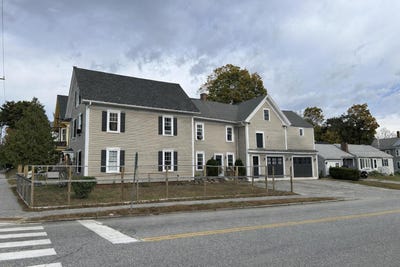 /international/us/365-turner-street-auburn-me-110107796563/