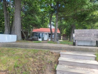 /international/us/6299-woodland-drive-oscoda-mi-110108804090/