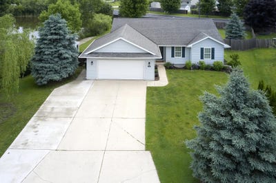 /international/us/1567-meadow-heights-circle-neenah-wi-110100445374/