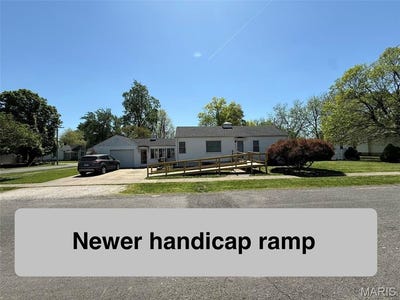 /international/us/310-w-spring-street-staunton-il-110107573480/