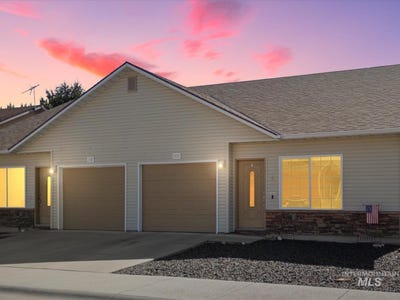 /international/us/1505-old-maple-court-emmett-id-110110298912/