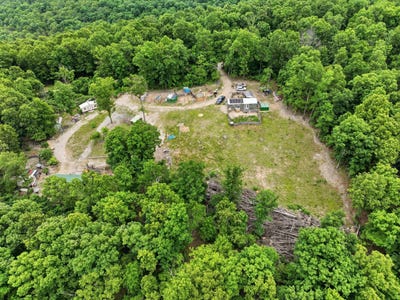/international/us/12-flowstone-lane-gainesville-mo-110108502276/