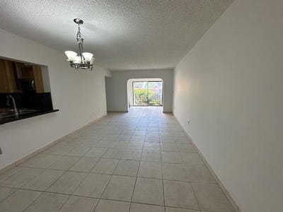 /international/us/10237-nw-9th-st-circle-miami-fl-110107340270/