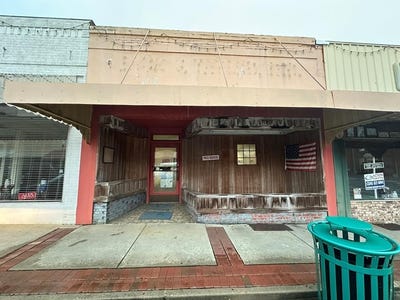 /international/us/106-south-main-street-brundidge-al-110101096803/