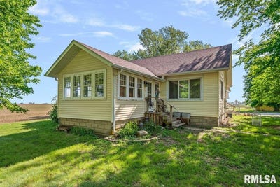 /international/us/2034-n-1800-east-road-stonington-il-110107686542/