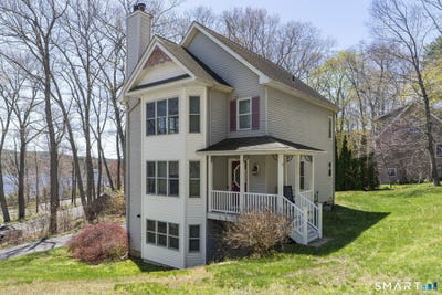 /international/us/8-pine-street-ellington-ct-110107728072/