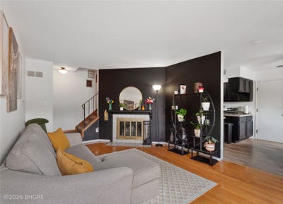 /international/us/983-10th-avenue-nw-altoona-ia-110107087394/