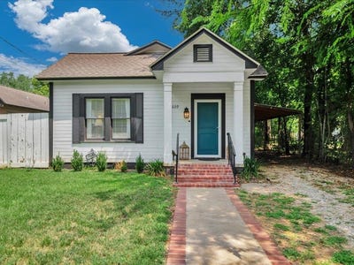 /international/us/609-king-street-nacogdoches-tx-110101505736/