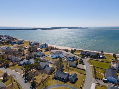 /international/us/15-west-road-west-yarmouth-ma-110098282744/