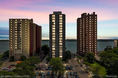 /international/us/8200-e-jefferson-avenue-detroit-mi-110109703752/