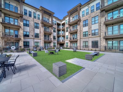 /international/us/2700-old-denton-road-carrollton-tx-110108819028/