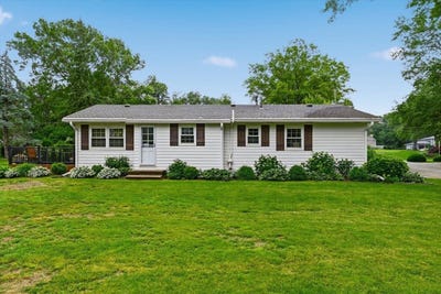 /international/us/2-mayridge-drive-shenandoah-ia-110108480395/