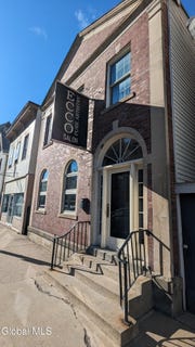 /international/us/162-lafayette-street-schenectady-ny-110104547375/