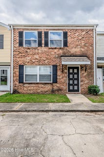 /international/us/209-myrtlewood-circle-jacksonville-nc-110108503140/