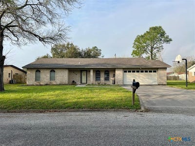 /international/us/610-davis-street-edna-tx-110097811797/