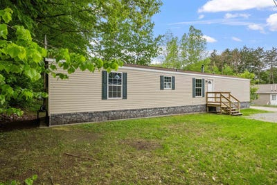 /international/us/15-trailer-park-road-haverhill-nh-110106947472/