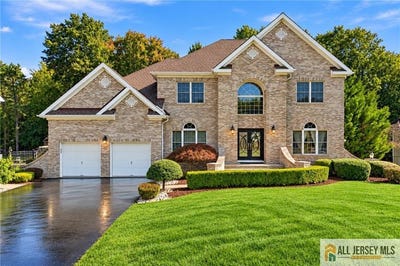 /international/us/10-treetops-drive-monroe-nj-110120464361/