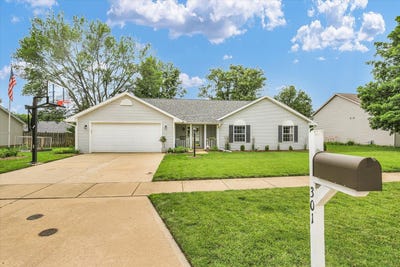 /international/us/301-n-spruce-drive-mahomet-il-110108958350/