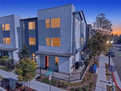 /international/us/1016-e-4th-santa-ana-ca-110108709608/