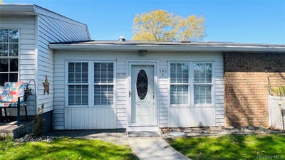 /international/us/395-woodbridge-drive-ridge-ny-110107854620/