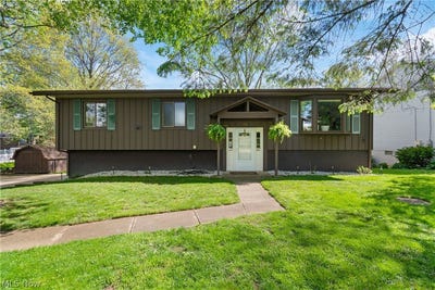 /international/us/370-applegrove-street-ne-north-canton-oh-110107695938/