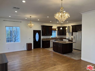 /international/us/4626-noble-ave-sherman-oaks-ca-110108351348/