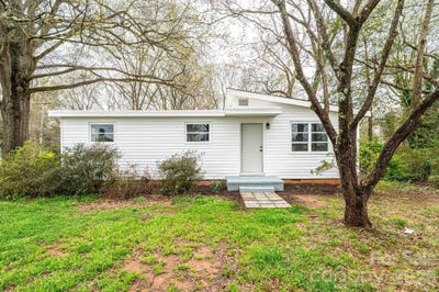 /international/us/25-n-davis-avenue-newton-nc-110105840610/