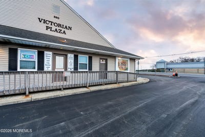 /international/us/890-w-bay-avenue-barnegat-nj-110104573555/