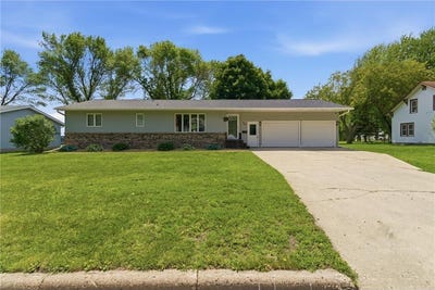 /international/us/122-martin-street-e-lewisville-mn-110108550441/
