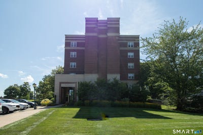 /international/us/49-rose-street-branford-ct-110119529058/