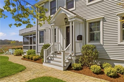 /international/us/8-key-court-newport-ri-110106733615/