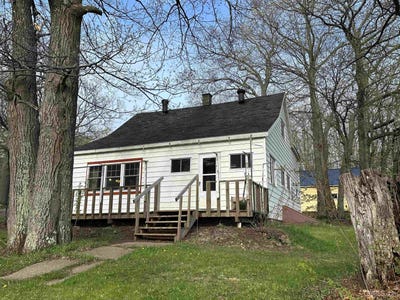/international/us/310-indianhead-road-wakefield-mi-110108172987/