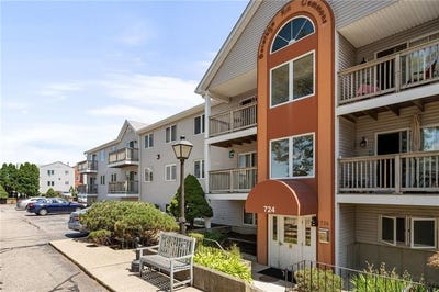 /international/us/724-beverage-hill-avenue-pawtucket-ri-110101123213/