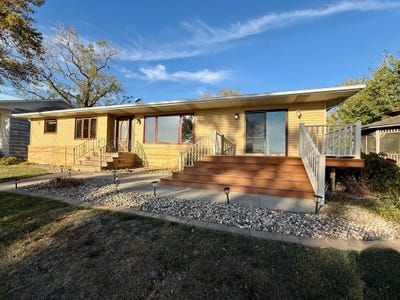 /international/us/146-washington-avenue-alden-mn-110102902251/