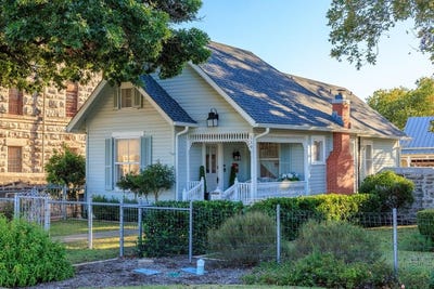 /international/us/119-w-san-antonio-st-fredericksburg-tx-110105952008/
