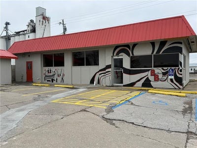/international/us/100-fairground-avenue-higginsville-mo-110106238648/
