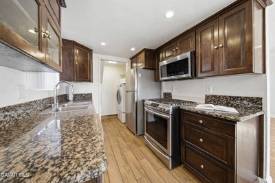 /international/us/9047-langdon-north-hills-ca-110106718956/