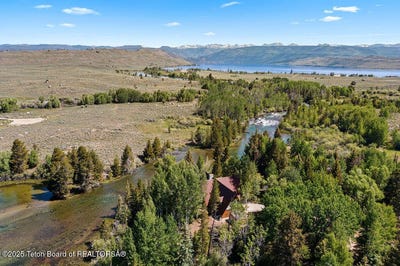 /international/us/97-riverside-road-pinedale-wy-110100475738/